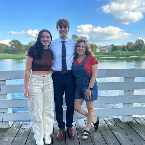 Meet your Posher, Lori - Picture 2 of 5